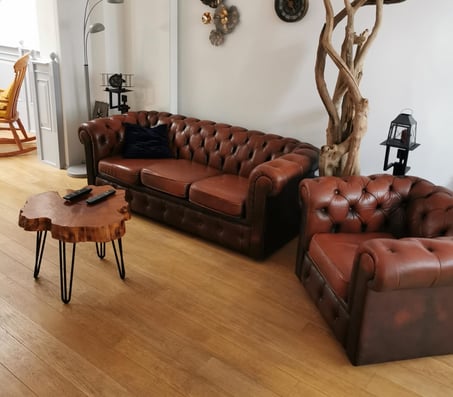 Brown beautiful old school leather Chesterfield