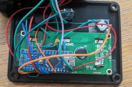 Arduino and display mounted on the box lid