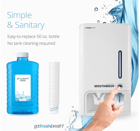 Dispensador blanco Got Fresh Breath con recarga fácil y botella de enjuague de 50 oz.