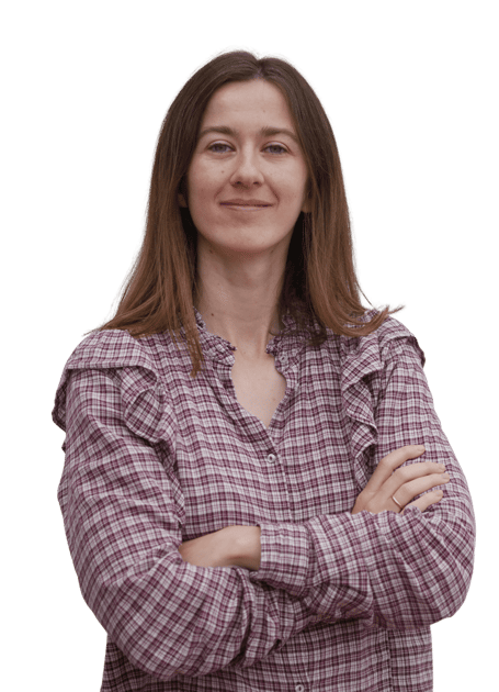 a woman with a smile on her face and arms crossed, with her arms crossed