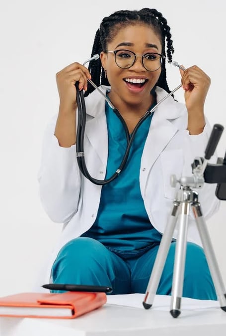 a woman doctor with stethoscope and stethoscope on a trip