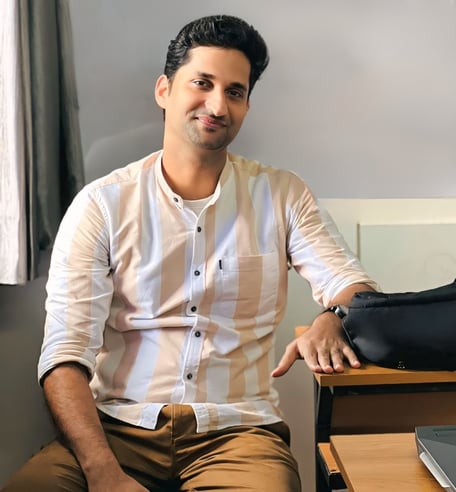 best digital marketing freelancer in Kerala taking sessions about digital marketing services