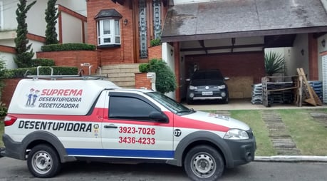 carro da empresa da suprema desentupidora