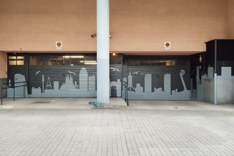 pintura mural graffiti parking garaje bloque edificio entrada vecinos comunidad propietarios
