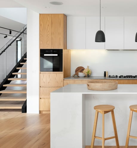 cuisine ouverte américaine lumineuse tabourets hauts