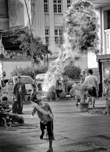 Street photographer Peter Pickering in Jakarta spots family of unique street performers