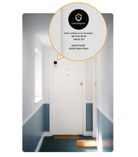 Sticker CheckSquat sur une porte d'un client