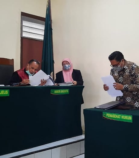 Anthonius Adhi Soedibyo saat bersidang disebuah kasus di Pengadilan Negeri Sidoarjo