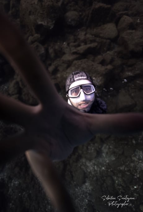 a freediver posing for an underwater photoshoot. Photo taken by Sébastien Saintignan