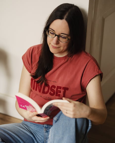 professional coach manef - Marie-Aurélie Nef reading