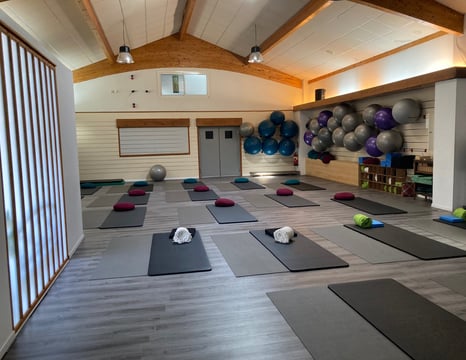 salle de bien-être cours Fitness Yoga Pilates Stretching Zumba Tai-chi Chi gong Danse