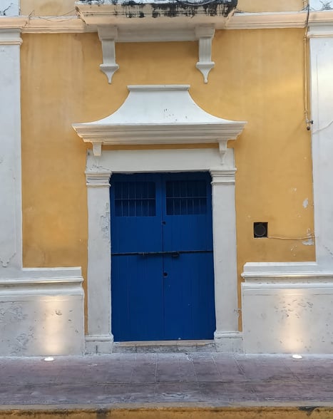 Local disponible en renta, medidas aproximadas 4.40 x 6.46 m.