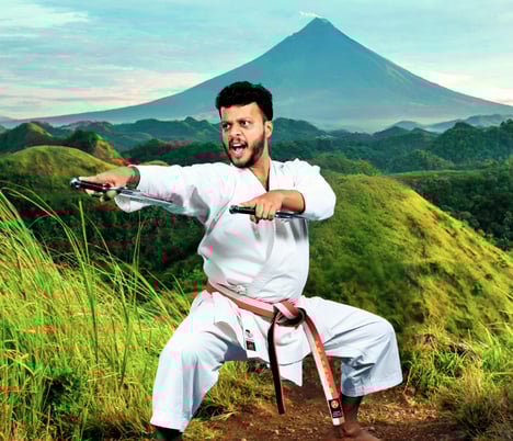 Sensei Lince Ravi perfoming kobudo kata