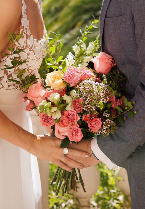 bouquet de mariée coloré teintes roses
