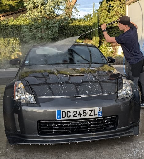 lavage extérieur d'un véhicule par un professionnel 06 antibes