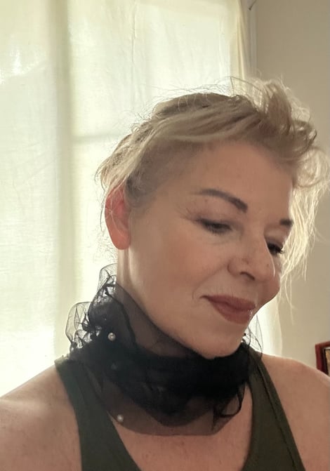 Tarot Psychic Reader Maya Britan Artist Painter Speaker