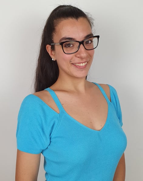 Arianna Curcio, a woman in a blue shirt and glasses