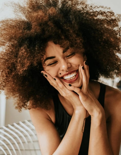 a woman with a curly afro hairs and a black dress
