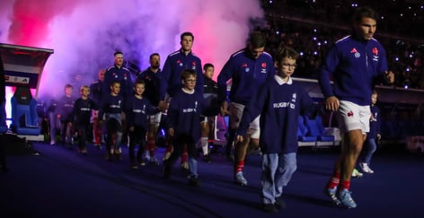 Match rugby stade avec effets speciaux machine fumée