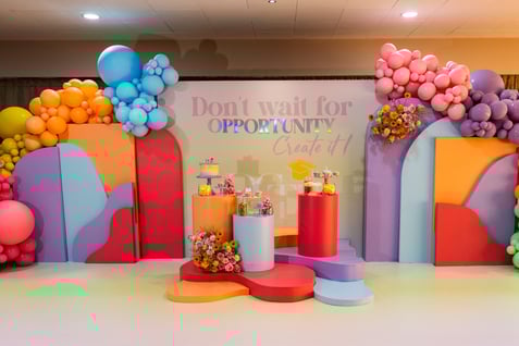 Arche de ballons déstructurée organique mariage haut de gamme