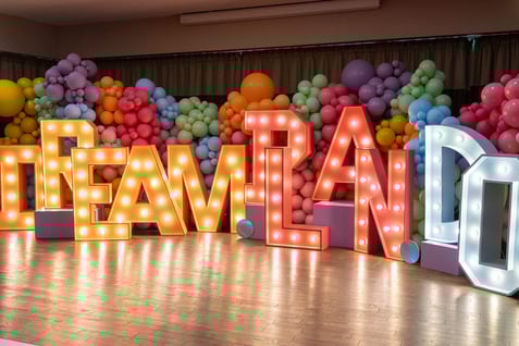 lettres et chiffres lumineux événementiel sur mesure, peint et coloré LED