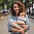 mulher com o filho no colo foto para perfil instagram