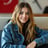 Perfil de una mujer que ha dejado una reseña, mostrando una sonrisa amigable.