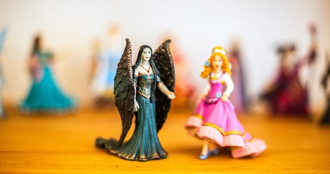 Spielfiguren - dunkle Fee und pinke Prinzessin