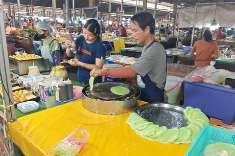 Ruam Charoen Market(ตลาดนัดร่วมเจริญ) à Packnam Chumphon