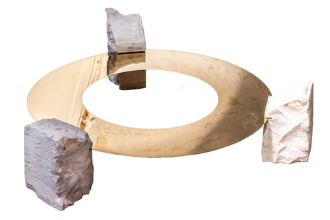 Coffee table in marble and polished brass.