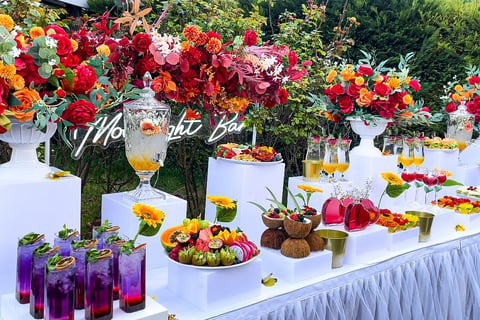 vin d’honneur mariage de cocktails jolie avec fruits et fleurs