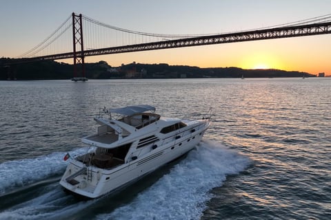 Sortie en Yacht P65 pour un magnifique coucher de soleil à Lisbonne