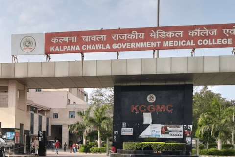 An image showing Kalpana Chawla Government Medical College and Hospital in Karnal