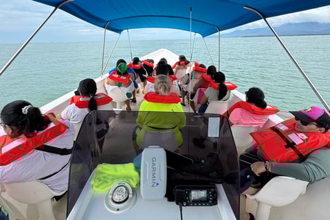 Boat Coral Expeditions Costa Rica