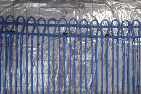 The capillary tube mats are laid and fixed on the insulation.