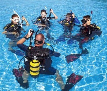 Aprende a Nadar con Seguridad_ 10 Habilidades Básicas en la Natación