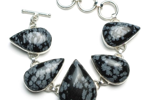bracelet with a black canary obsidiana