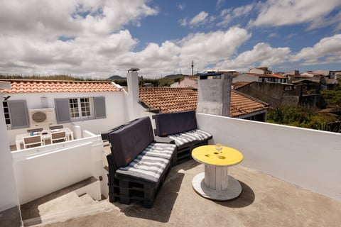 terraço-sundaze-your-nest-açores-gestão-alojamento-local