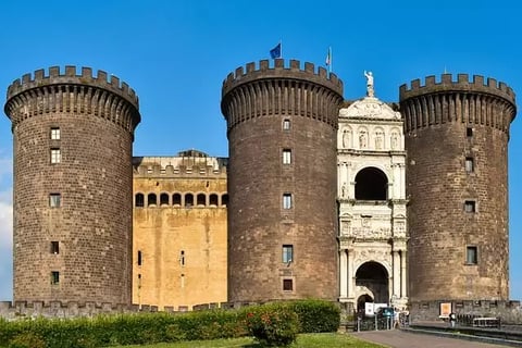 fachada do castelo nuovo, em Nápoles