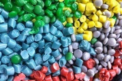 Hight- Quality Plastic Color granules suplier in india.