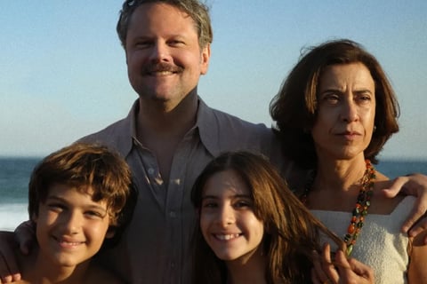 Capa do filme Ainda Estou Aqui com Fernanda Torres e Selton Mello
