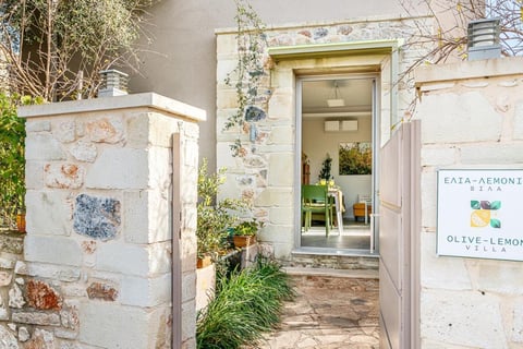 small space was optimized through simple biophilic design