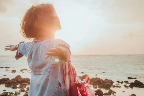 Femme libre et ancrée, qui a repris sa place après l’épuisement maternel