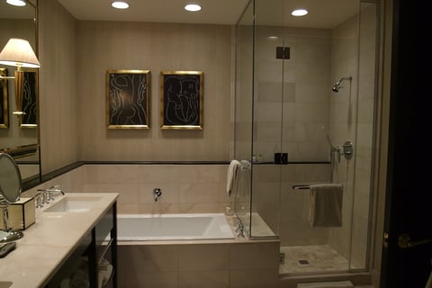 Encore Las Vegas guest room bathroom
