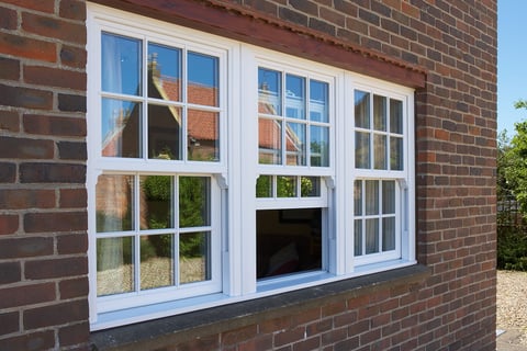 Vertically sliding sash window