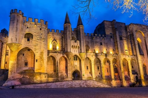 Pope palace in Avignon by night