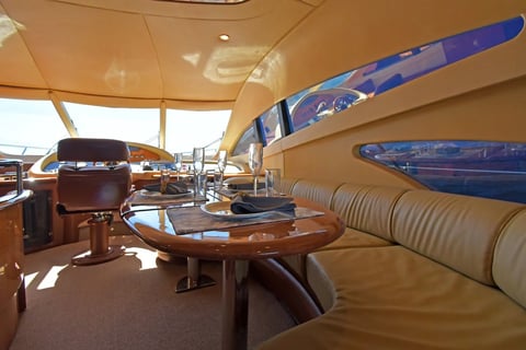 yate azimut 62 en renta cabo san lucas interior