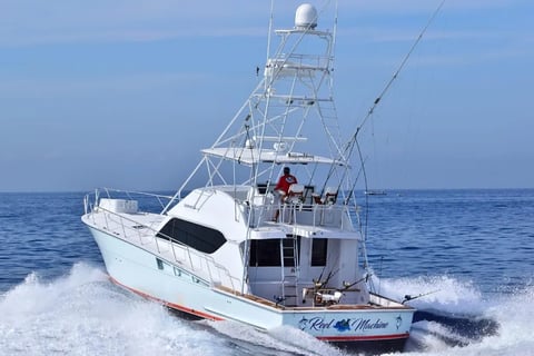 yate de pesca deportiva hatteras 60 cabo san lucas navegando