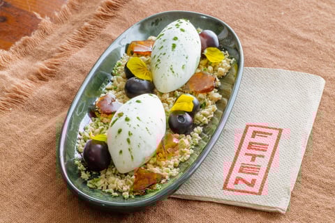 panna cotta de té Matcha crumble de frutos secos arándanos fusión postre japonés