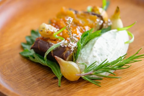 berenjena asada con miso blanco y shiso gastronomía japonesa showcooking japonés tofu vegetariano